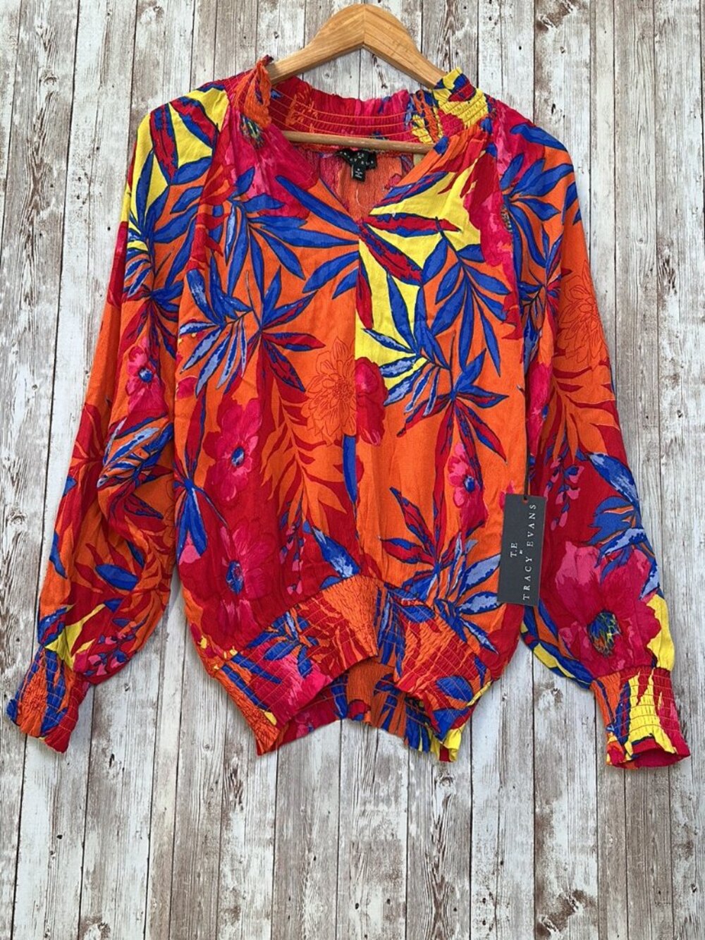 Tracy Evans Floral Colorful V-Neck Blouse Ruched Hem sz Small Red Pampered Palm
